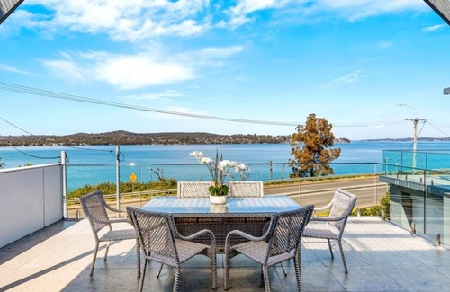 Speers Point House | Speers Point Lakeviews on The Esplanade