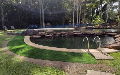 Speewah Hotel | Inviting Speewah Country Tavern: Pool, Breakfast & More