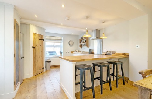Birdham Cottage | Cozy Spence Cottage: Ocean View Retreat for 5 Guests