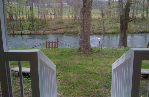 Sevierville Cabin | Experience Spence Cove River Farmhouse: Fish, Swim & Relax!