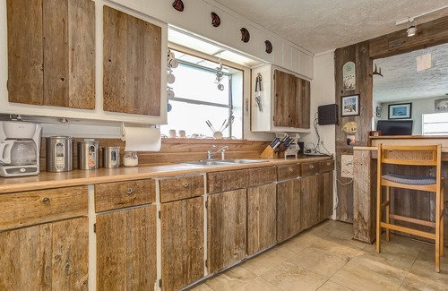 Flour Bluff House | Family-Friendly Spence's Laguna Madre Bayhouse with Spa & Hot Tub