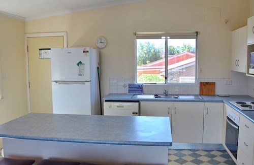 South West Rocks Cottage | Spencers Cottage: Beach Walks & Oceanfront Pool Retreat