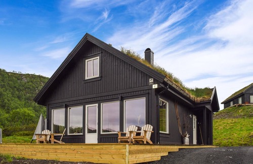 Rauland House | Relaxing Nature Retreat with Lake View and Spa Amenities