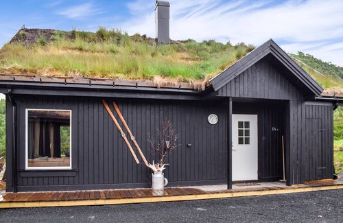 Rauland House | Relaxing Nature Retreat with Lake View and Spa Amenities