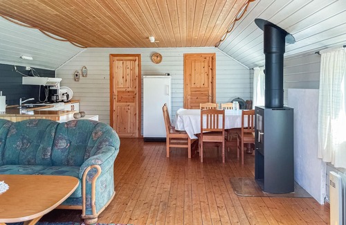 Overhalla House | Unforgettable Getaway at a Cozy Cottage with Lake View