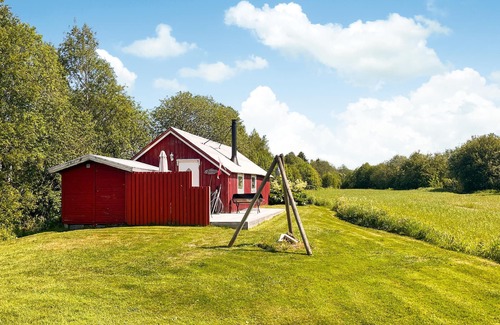 Overhalla House | Unforgettable Getaway at a Cozy Cottage with Lake View