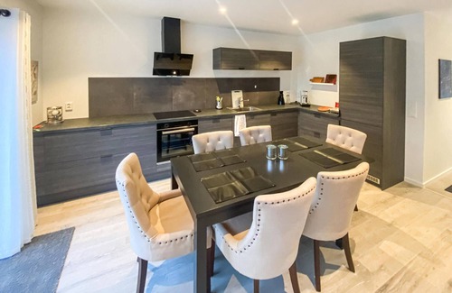 Loddefjord House | Experience a Memorable Stay in Our Sea View Getaway