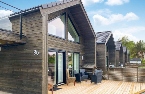 Loddefjord House | Experience a Memorable Stay in Our Sea View Getaway