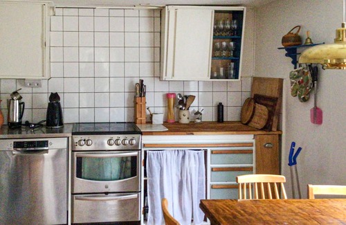 Adelso House | Spend an unforgettable vacation in this inviting cottage near the lake!