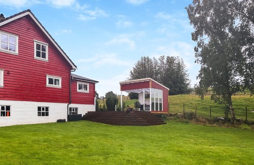 Finnoy House | Relaxing Summer Escape at Bjergøy's Oceanfront Dunes
