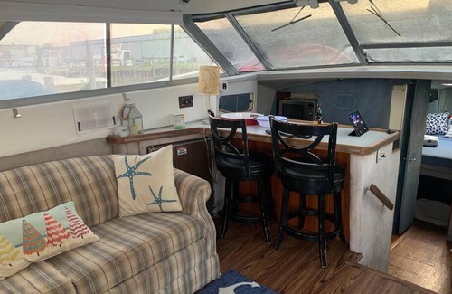 Cheboygan Boat Rental | Relax on Our 33-Foot Boat with Ocean Views