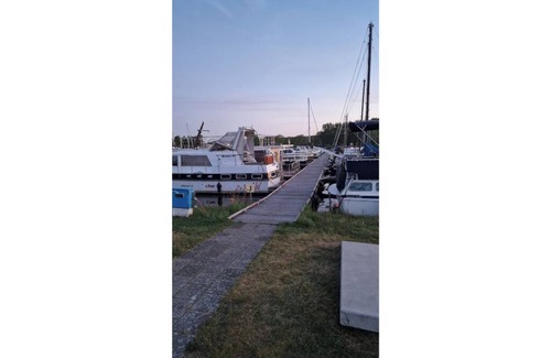 Heerenveen Boat Rental | Spend the night on a boat near Sneek, Joure & Heerenveen