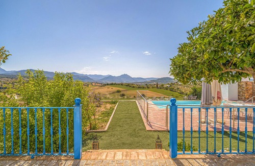 Prado del Rey House | Relaxing Cottage with Breathtaking Mountain Views Await