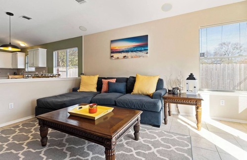 Twin Creeks House | Spend the vacation of your dreams at the spacious and sunny home in the northern suburbs of Austin