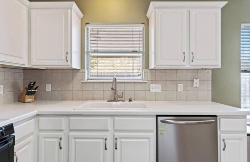 Twin Creeks House | Spend the vacation of your dreams at the spacious and sunny home in the northern suburbs of Austin