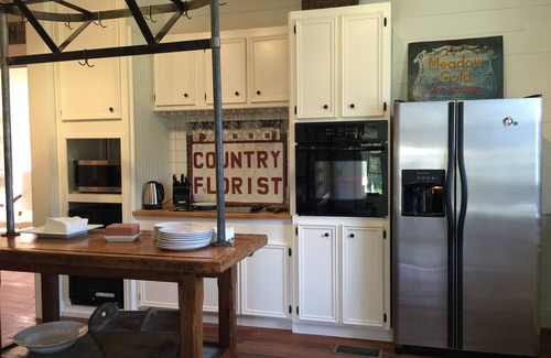 Warrenton Other | Relaxing Getaway Just 3.5 Miles from Round Top, TX
