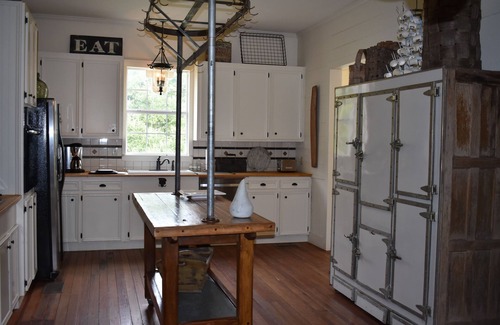 Warrenton Other | Relaxing Getaway Just 3.5 Miles from Round Top, TX