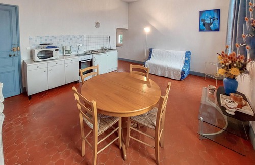 Fox-Amphoux Apartment | Enjoy Your Vacation in a Poolside Apartment Retreat