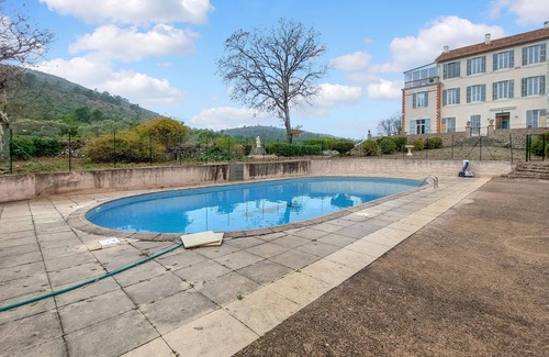 Fox-Amphoux Apartment | Enjoy Your Vacation in a Poolside Apartment Retreat