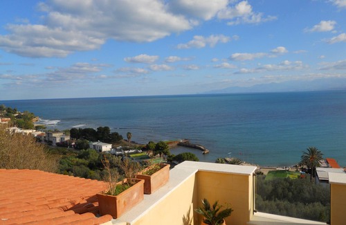Santa Flavia Villa | Experience Relaxation at Il Campanile in Sperlinga