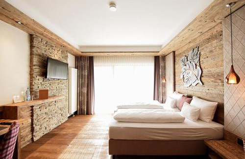 Weibersbrunn Hotel | Spessart-Lodge: Guest Rated 9/10 with Pet-Friendly Amenities
