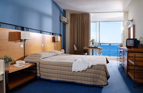 Spetses Hotel | Discover Spetses Hotel: 4-Star Stay with Family-Friendly Amenities