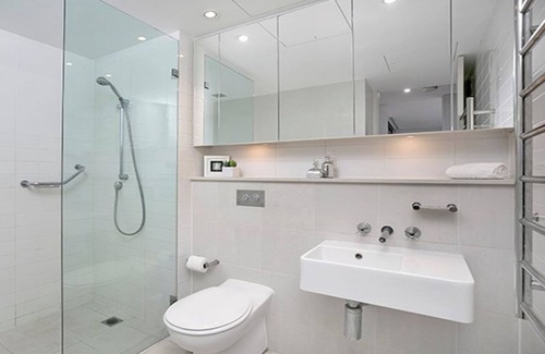 Cremorne Apartment | Immaculate Oceanfront Retreat in Central Cremorne
