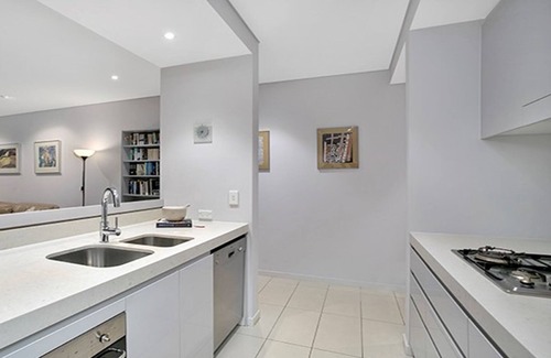 Cremorne Apartment | Immaculate Oceanfront Retreat in Central Cremorne