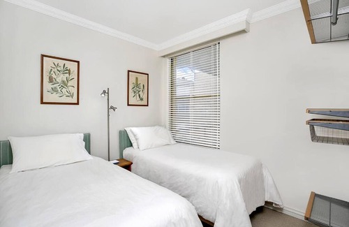 Cremorne Apartment | Convenient SPF13 Apartment with Child-Friendly Amenities