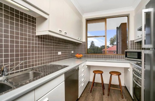 Cremorne Apartment | Convenient SPF13 Apartment with Child-Friendly Amenities