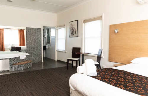 North Geelong Hotel | Inviting Stay at Sphinx Hotel Motel with Pool & Breakfast