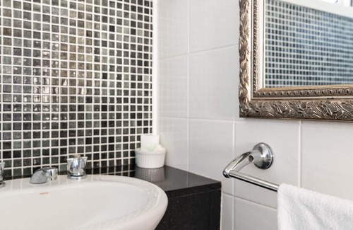 North Geelong Hotel | Inviting Stay at Sphinx Hotel Motel with Pool & Breakfast