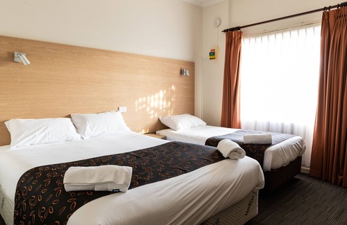 North Geelong Hotel | Inviting Stay at Sphinx Hotel Motel with Pool & Breakfast