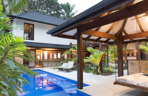 Mowbray House | Relax at Spice At Oak: Award-Winning Oceanfront Escape