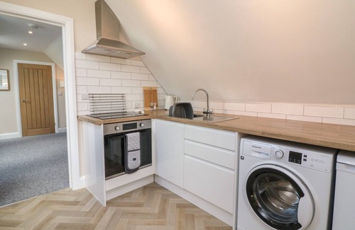 Newton Saint Cyres Cottage | Pet-Friendly Spicery Barn Loft with Hot Tub in Tedburn St Mary
