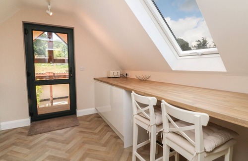 Newton Saint Cyres Cottage | Pet-Friendly Spicery Barn Loft with Hot Tub in Tedburn St Mary