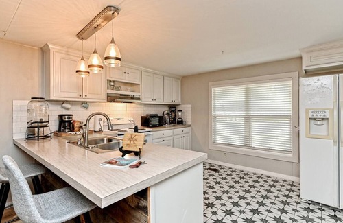 Pedernales Bend House | Discover Spicewood: Hot Tub, Lake View & Cozy Fire Pit