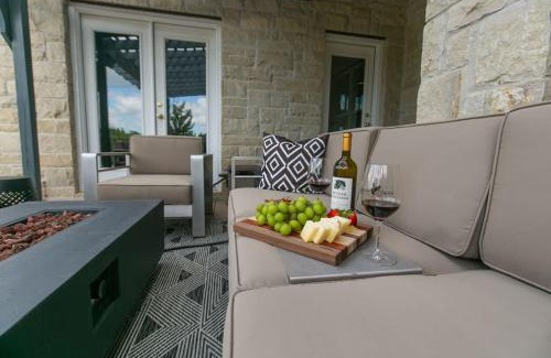 Spicewood House | Relax at Spicewood Lodge with Pool and Hot Tub Access