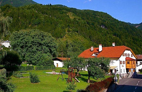 Nikolsdorf Hotel | Discover Hotel Tschitscher: Family-Friendly with Breakfast