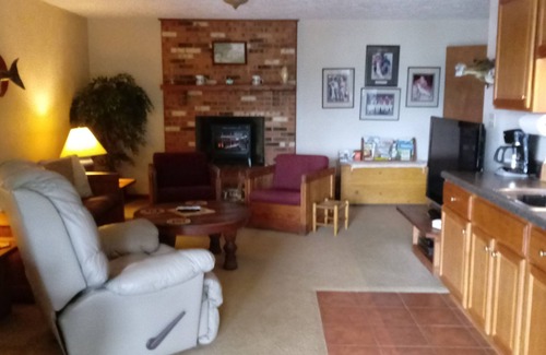 Moneta House | Spike's Place: Breathtaking Views & Premium Amenities Awaits