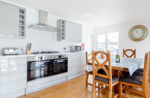 Hoveton House | Experience Spinaker: Pet-Friendly Family Retreat Awaits