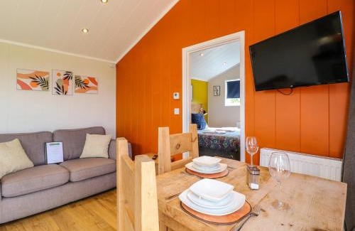 Swadlincote House | Pet-Friendly Retreat at Spindle - A 4-Star Experience