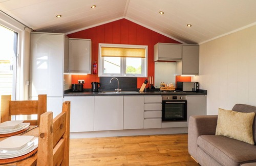 Swadlincote Cottage | Pet-Friendly Spindle with Hot Tub in Donisthorpe Escape