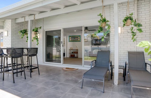 Rainbow Beach Apartment | Spindrift - 1/10 Spectrum Street - Rainbow Beach. All beds made. Wifi. Pets welcome.