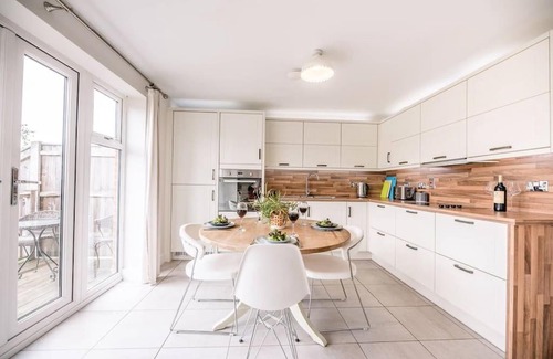 Felixstowe House | Pet-Friendly Retreat at Spindrift, Felixstowe - 8.5/10 Rated