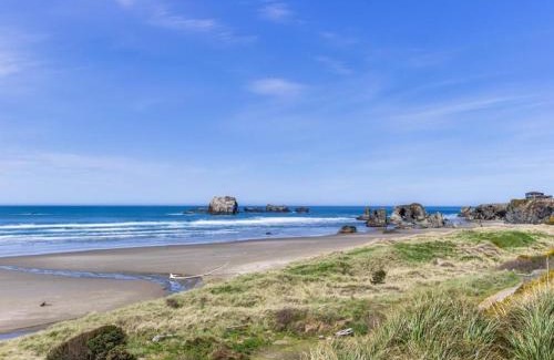 Bandon House | Oceanfront Retreat at Spindrift - Pet Friendly & Scenic Views