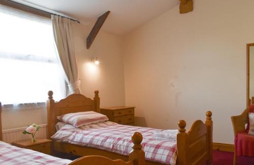 Staithes House | Pet-Friendly Haven: Spinnaker Hotel with High Ratings