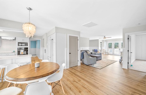 Oriental House | Pet-Friendly Spinnaker Point: Waterfront Retreat with Dock