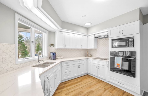 Oriental House | Pet-Friendly Spinnaker Point: Waterfront Retreat with Dock
