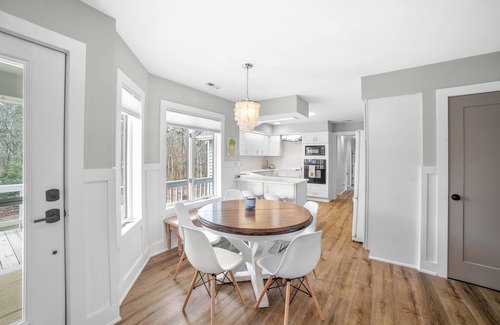 Oriental House | Pet-Friendly Spinnaker Point: Waterfront Retreat with Dock